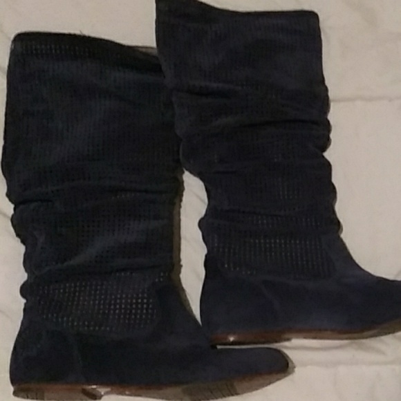 Boots - Picture 2 of 3